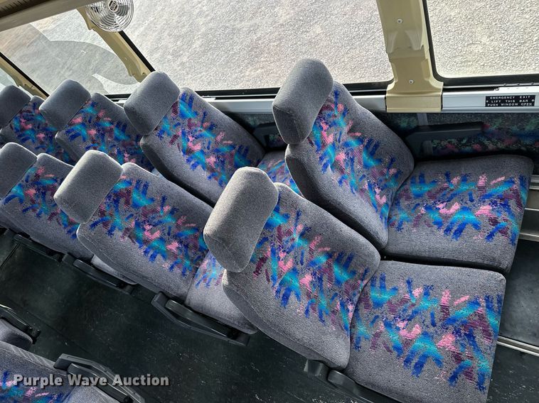 image for item NS9133 1998 MCI 102-DL3  coach bus