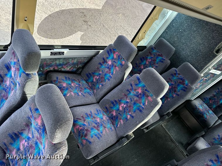 image for item NS9133 1998 MCI 102-DL3  coach bus