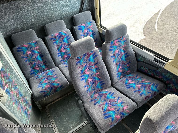 image for item NS9133 1998 MCI 102-DL3  coach bus