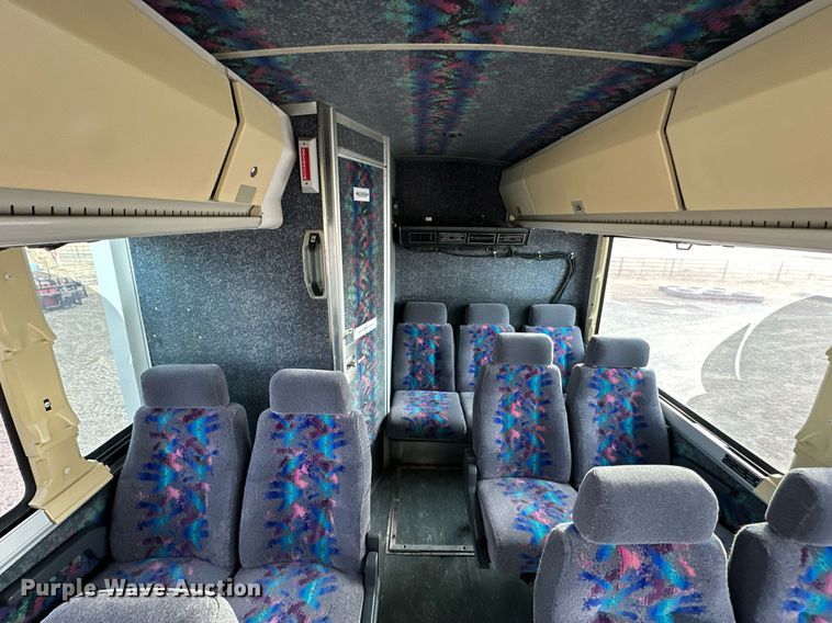 image for item NS9133 1998 MCI 102-DL3  coach bus