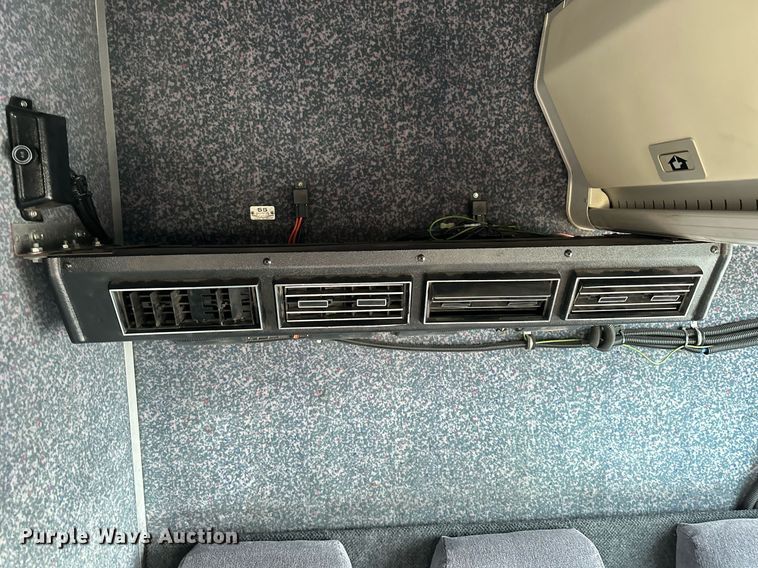 image for item NS9133 1998 MCI 102-DL3  coach bus