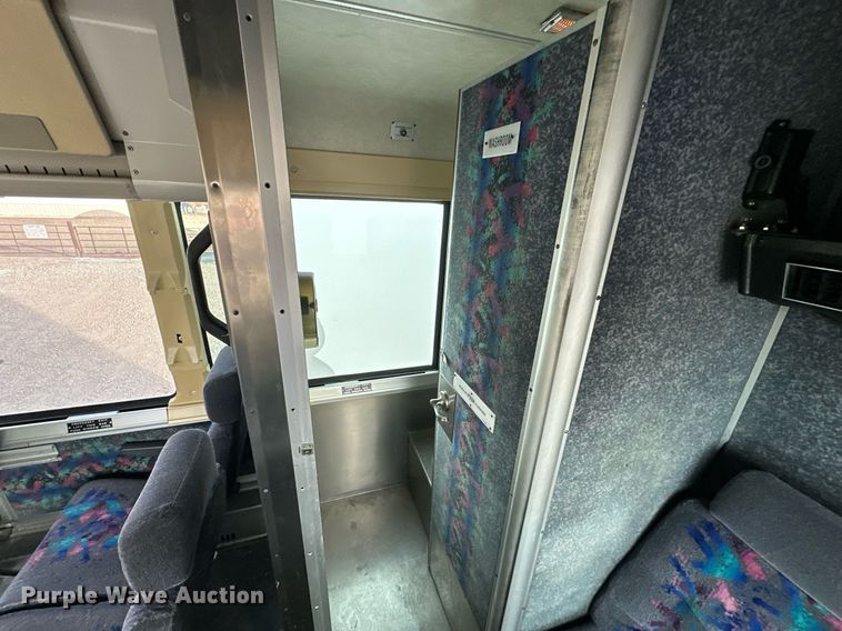 image for item NS9133 1998 MCI 102-DL3  coach bus