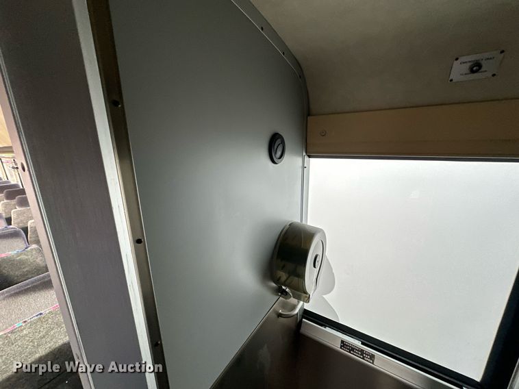 image for item NS9133 1998 MCI 102-DL3  coach bus