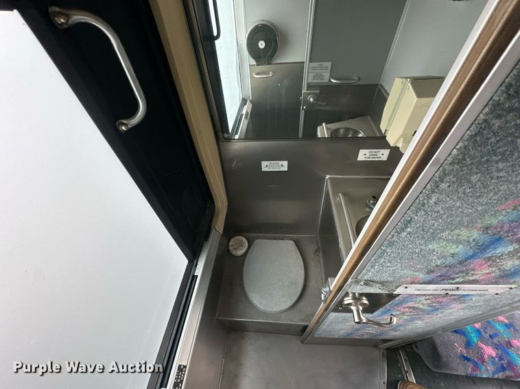 image for item NS9133 1998 MCI 102-DL3  coach bus