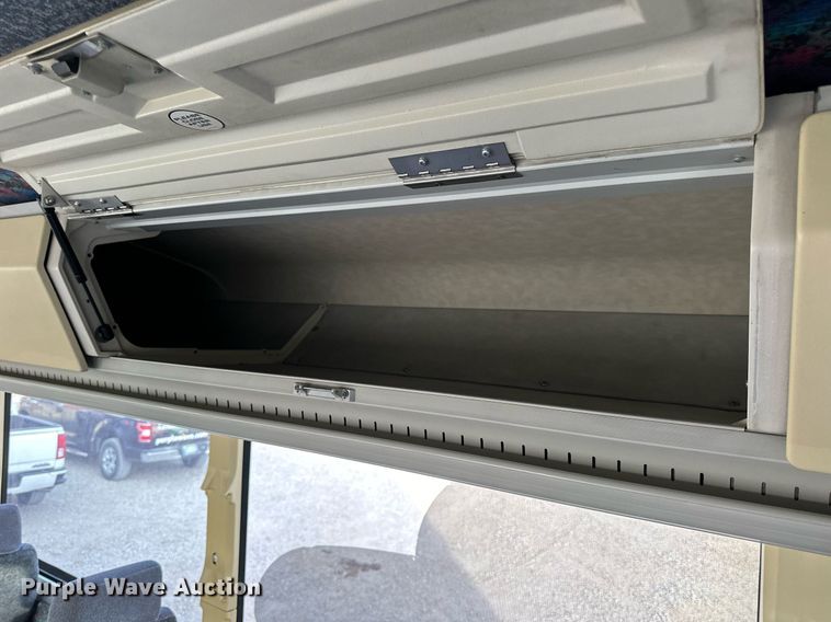 image for item NS9133 1998 MCI 102-DL3  coach bus