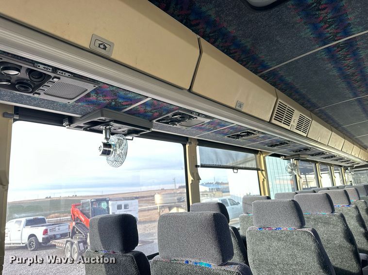 image for item NS9133 1998 MCI 102-DL3  coach bus