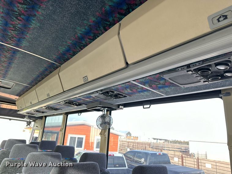 image for item NS9133 1998 MCI 102-DL3  coach bus