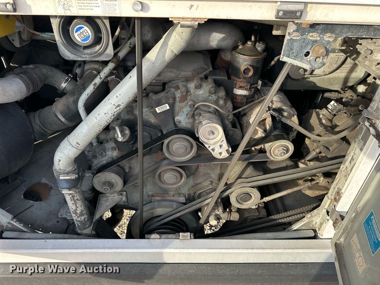 image for item NS9133 1998 MCI 102-DL3  coach bus