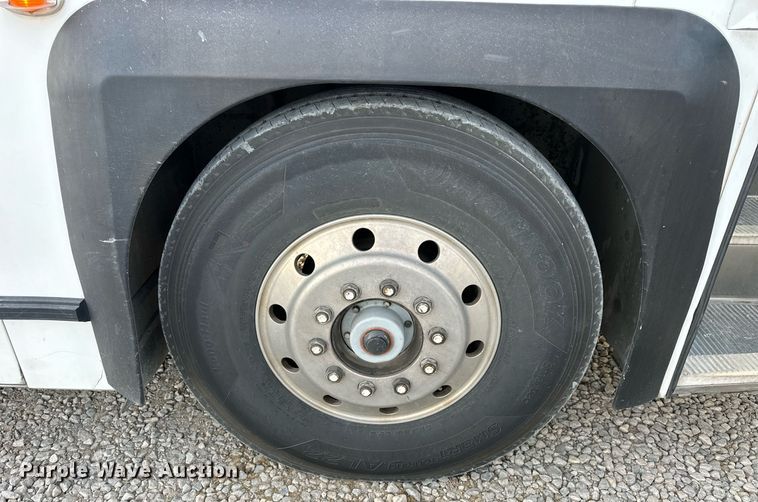 image for item NS9133 1998 MCI 102-DL3  coach bus