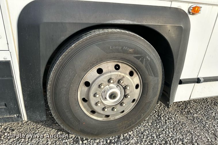 image for item NS9133 1998 MCI 102-DL3  coach bus