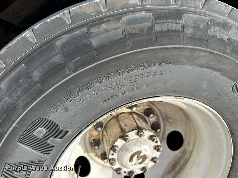 image for item NS9133 1998 MCI 102-DL3  coach bus