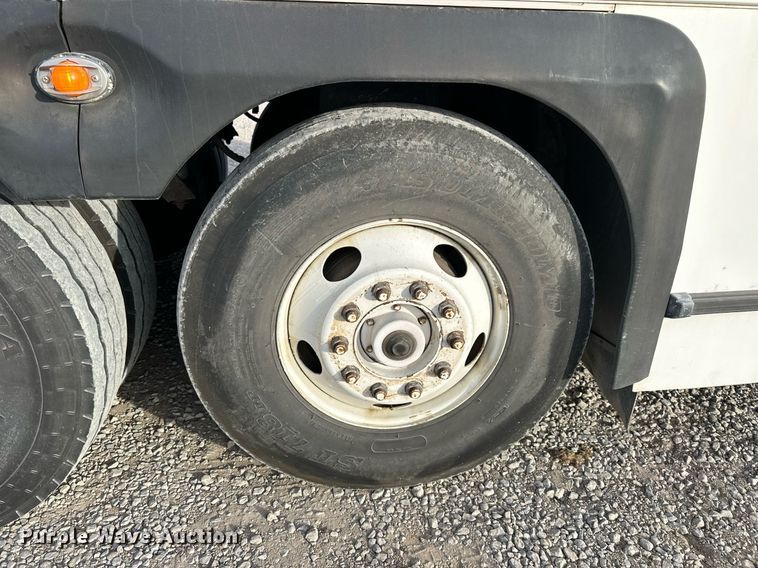 image for item NS9133 1998 MCI 102-DL3  coach bus