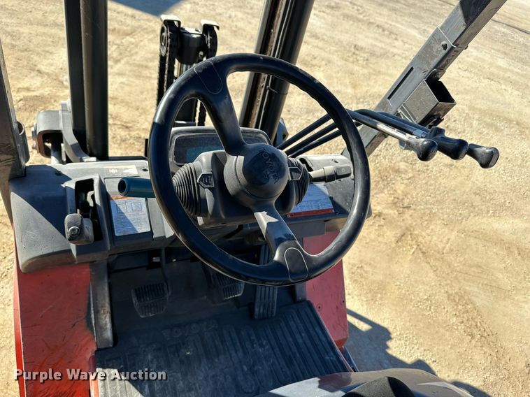 image for item OD9779 2005 Toyota 7FGCU20  forklift