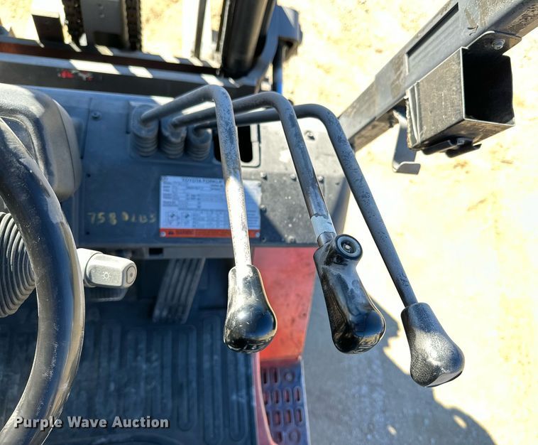 image for item OD9779 2005 Toyota 7FGCU20  forklift