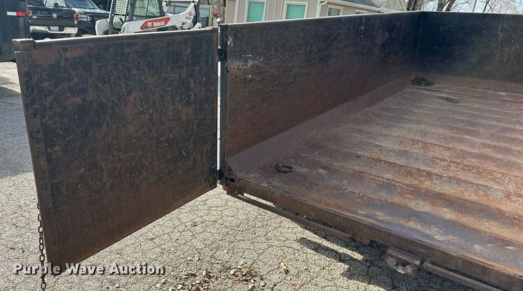 image for item OF9208 2004 L&L  dump trailer