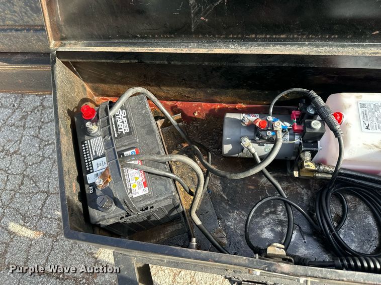 image for item OF9208 2004 L&L  dump trailer