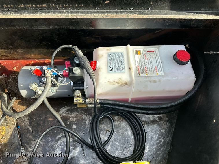 image for item OF9208 2004 L&L  dump trailer