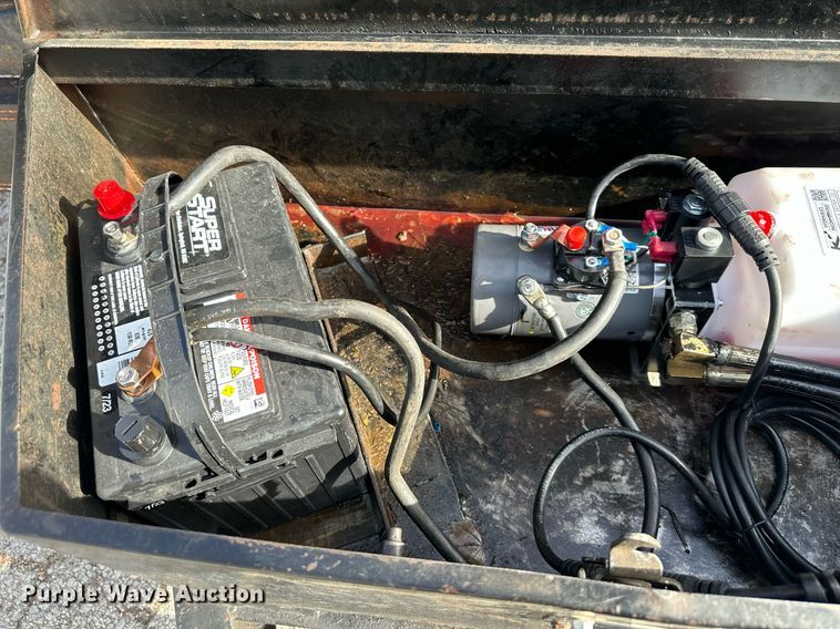 image for item OF9208 2004 L&L  dump trailer