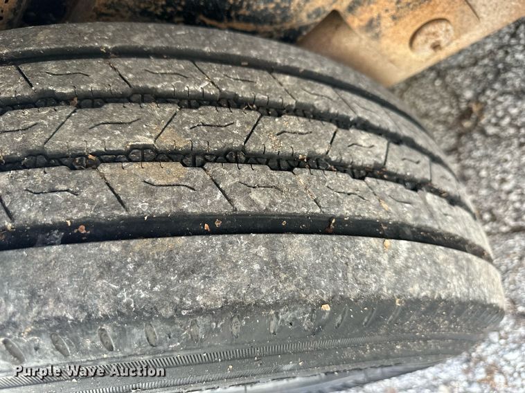 image for item OF9208 2004 L&L  dump trailer