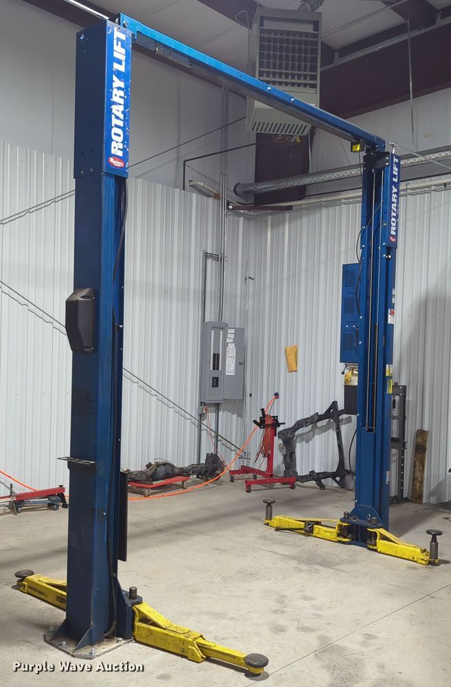 image for item OL9199 Rotary  two post automotive lift
