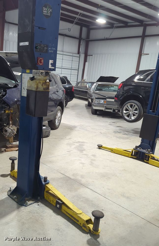 image for item OL9199 Rotary  two post automotive lift