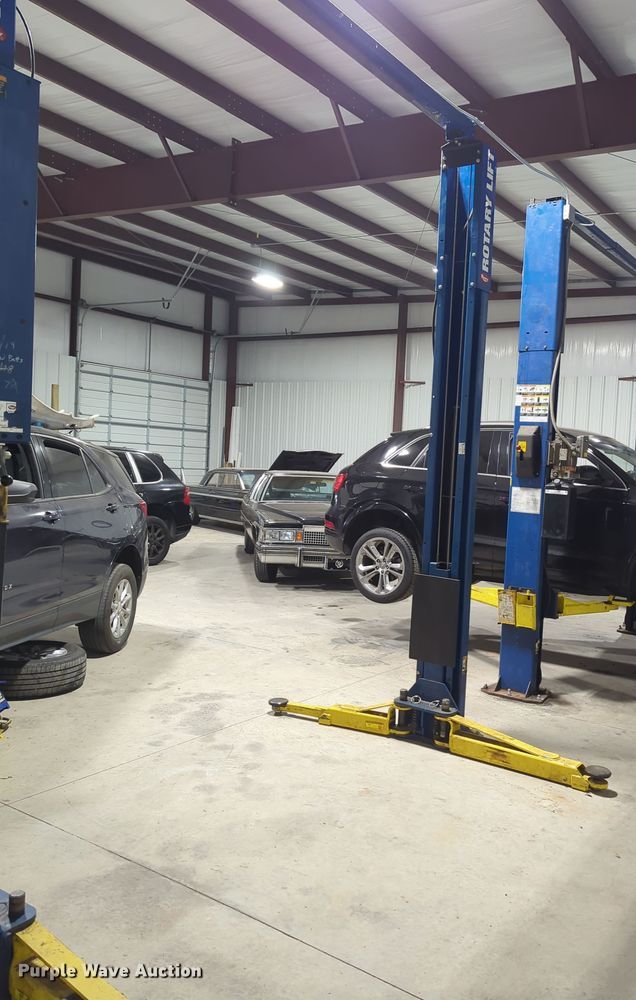 image for item OL9199 Rotary  two post automotive lift