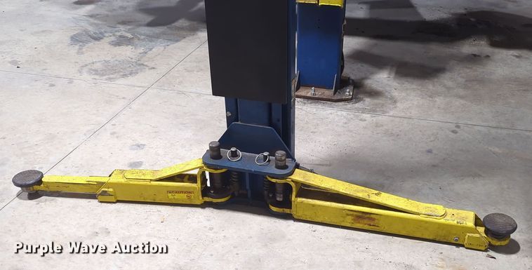 image for item OL9199 Rotary  two post automotive lift