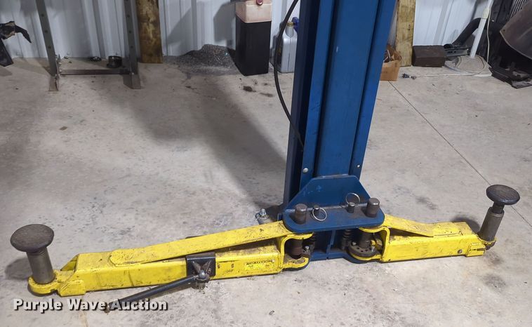 image for item OL9199 Rotary  two post automotive lift