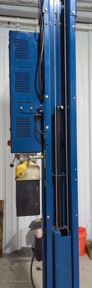 image for item OL9199 Rotary  two post automotive lift