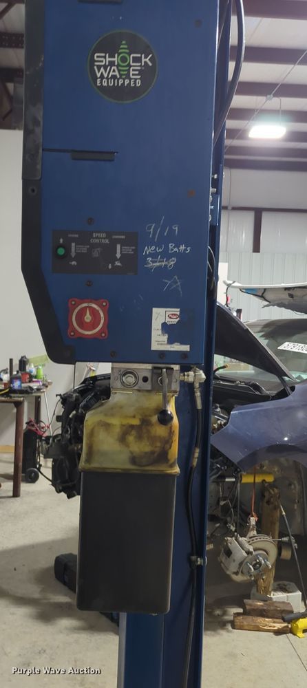 image for item OL9199 Rotary  two post automotive lift