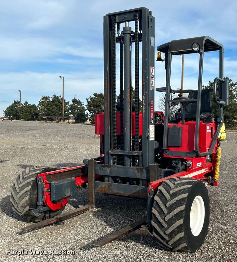 image for item OM9219 2002 Moffett M5500  forklift