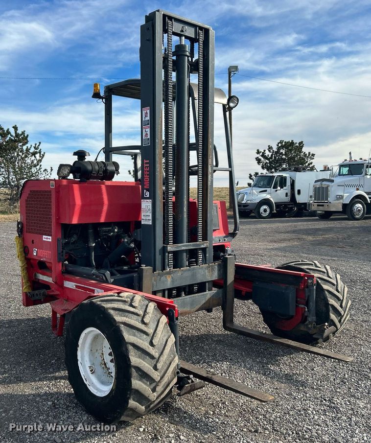 image for item OM9219 2002 Moffett M5500  forklift