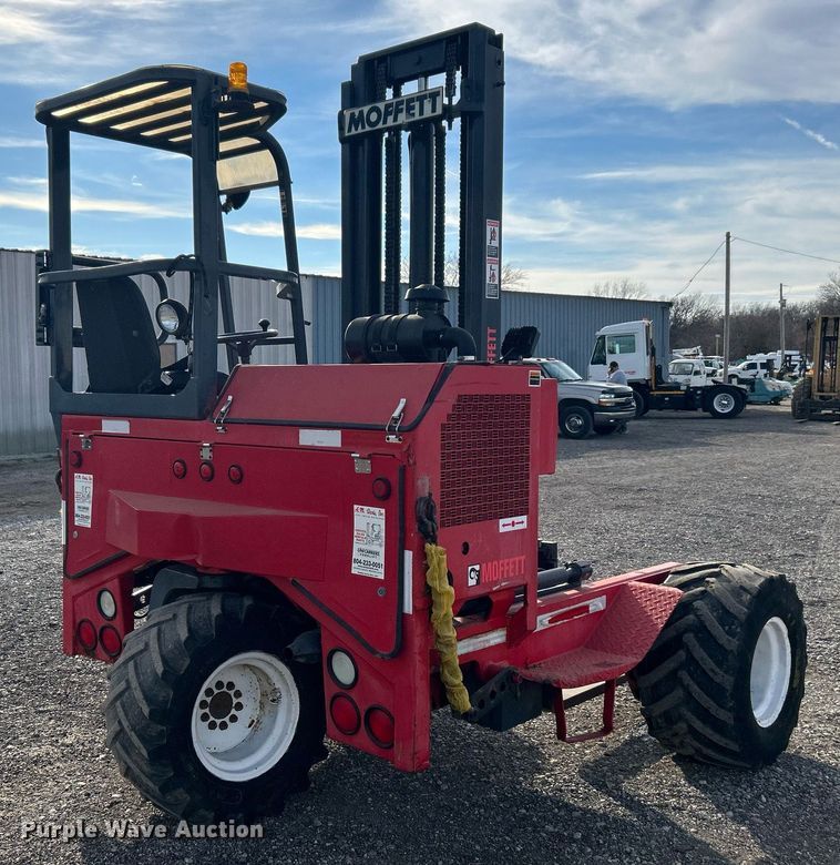 image for item OM9219 2002 Moffett M5500  forklift