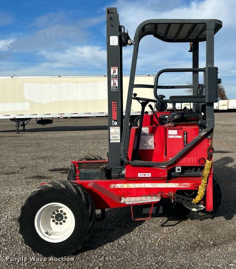 image for item OM9219 2002 Moffett M5500  forklift