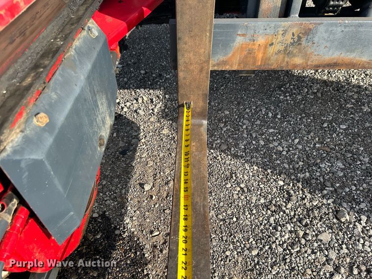 image for item OM9219 2002 Moffett M5500  forklift