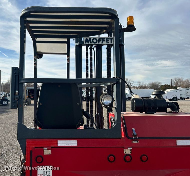 image for item OM9219 2002 Moffett M5500  forklift