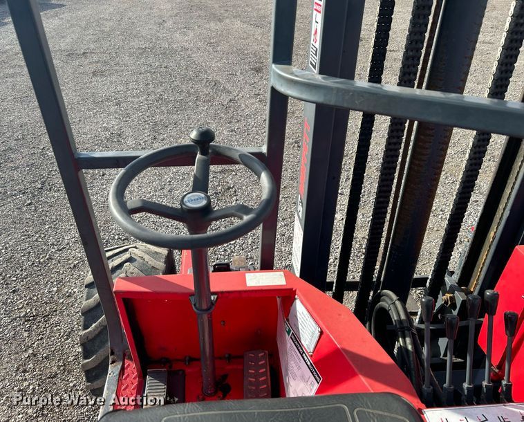 image for item OM9219 2002 Moffett M5500  forklift