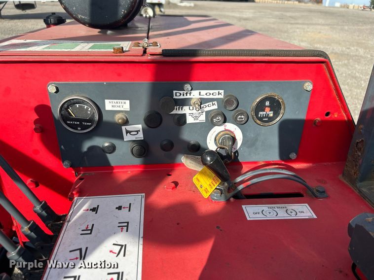 image for item OM9219 2002 Moffett M5500  forklift