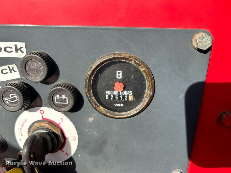 image for item OM9219 2002 Moffett M5500  forklift