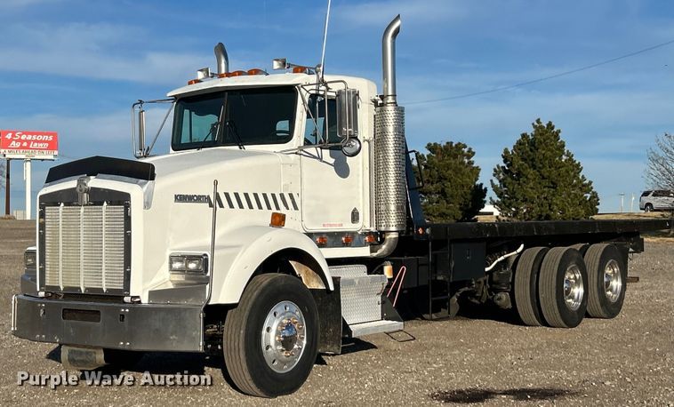 image for item OM9222 1996 Kenworth T800  rollback truck