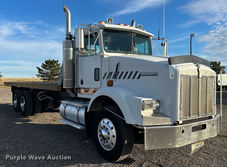 image for item OM9222 1996 Kenworth T800  rollback truck