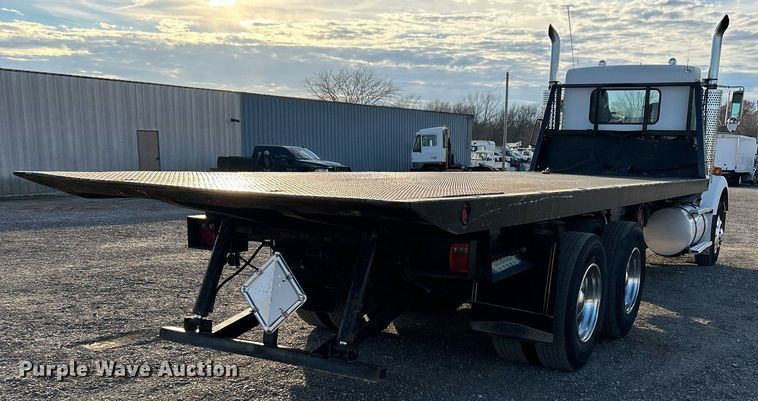 image for item OM9222 1996 Kenworth T800  rollback truck