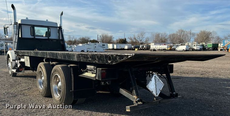 image for item OM9222 1996 Kenworth T800  rollback truck