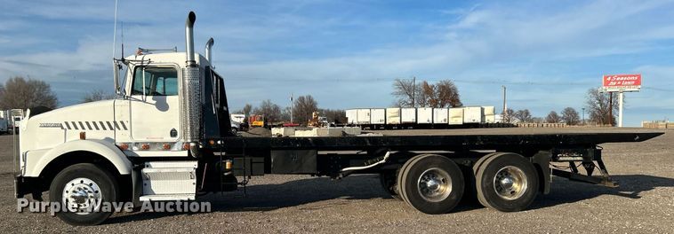 image for item OM9222 1996 Kenworth T800  rollback truck