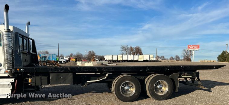 image for item OM9222 1996 Kenworth T800  rollback truck