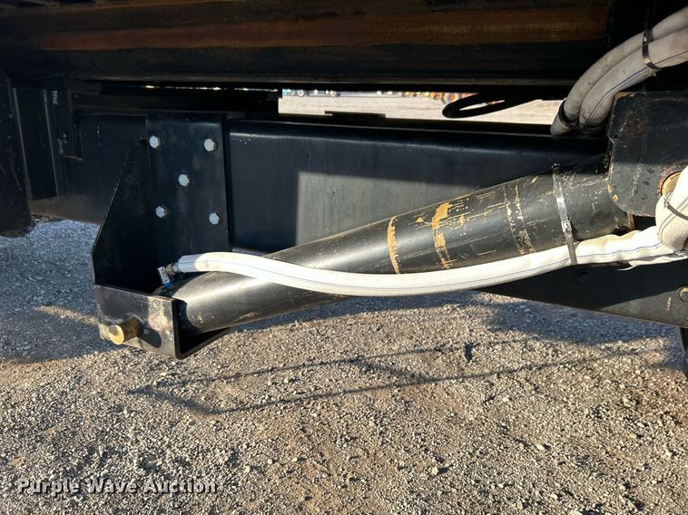 image for item OM9222 1996 Kenworth T800  rollback truck