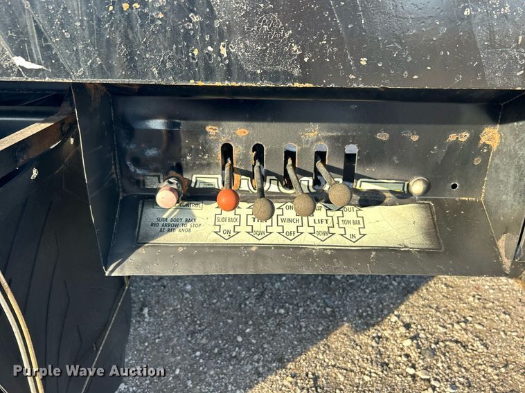 image for item OM9222 1996 Kenworth T800  rollback truck