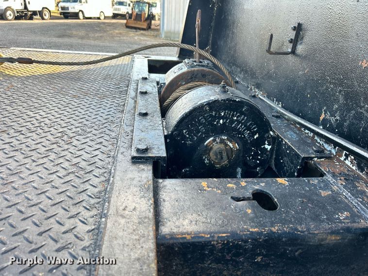 image for item OM9222 1996 Kenworth T800  rollback truck