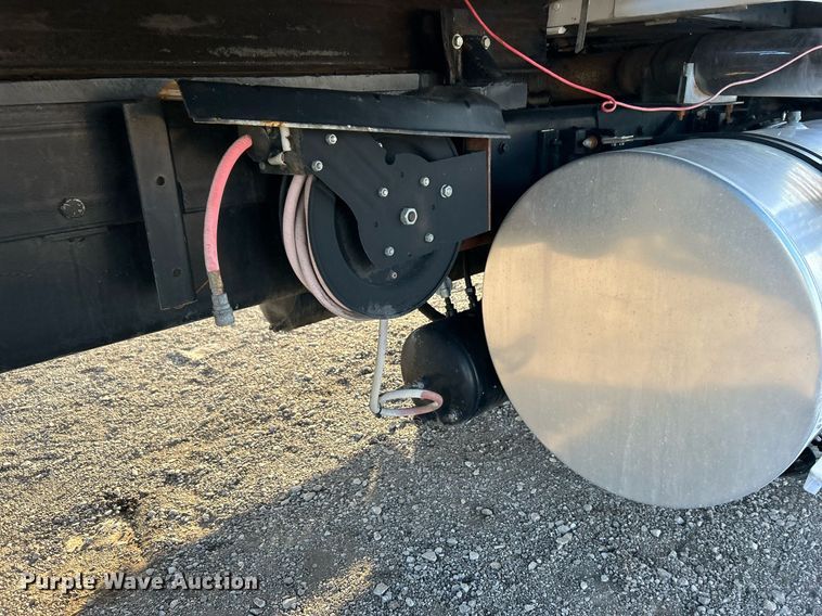 image for item OM9222 1996 Kenworth T800  rollback truck