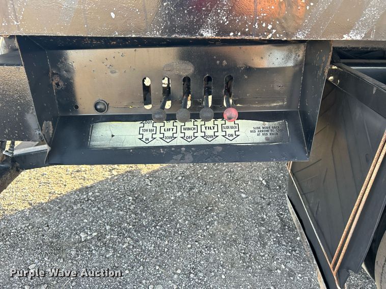 image for item OM9222 1996 Kenworth T800  rollback truck